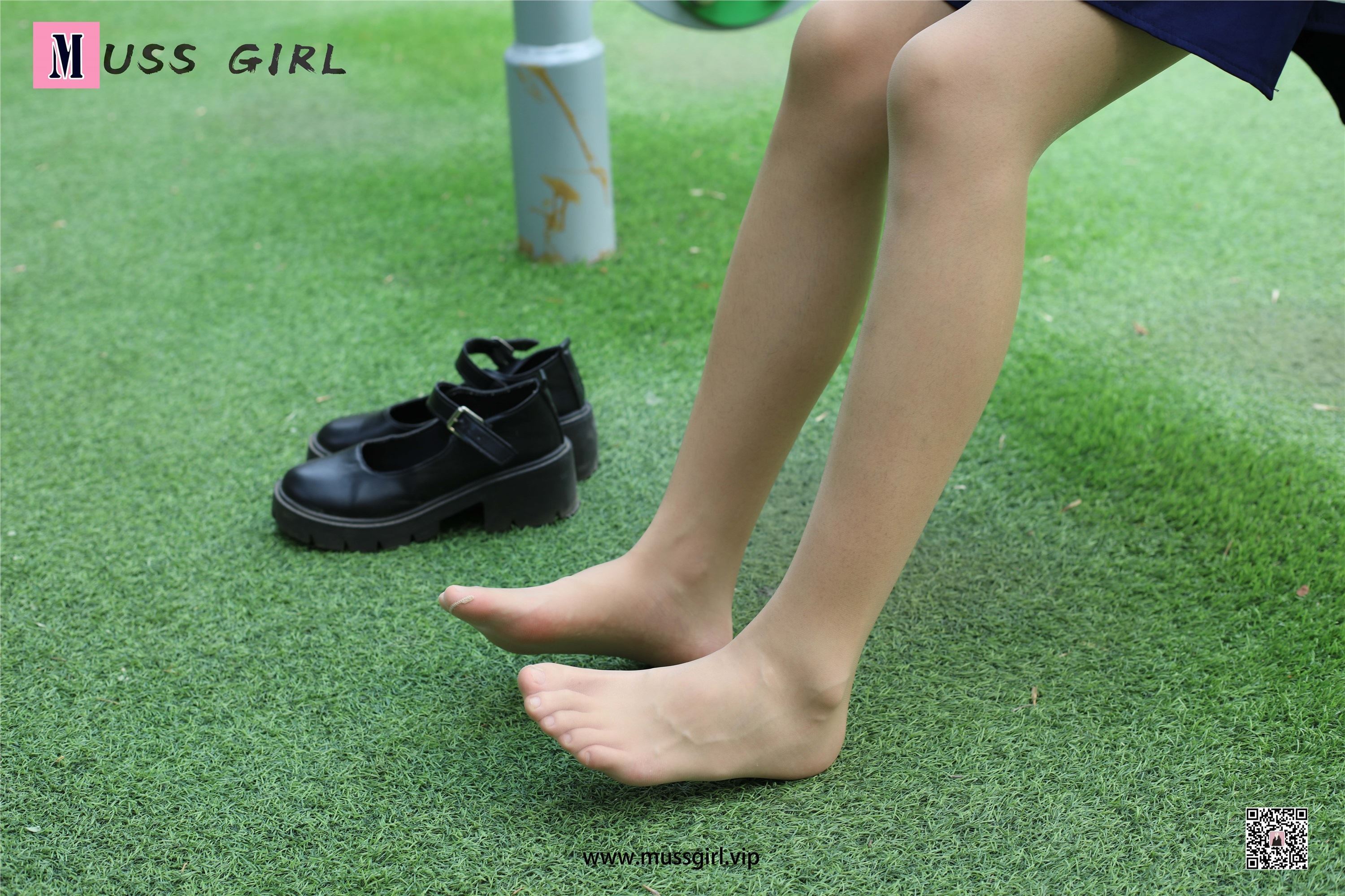 MussGirl慕丝女郎  NO.215 草地JK制服肉丝3